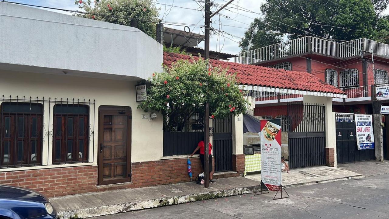 El Meson De Los Abuelitos Retalhuleu Extérieur photo
